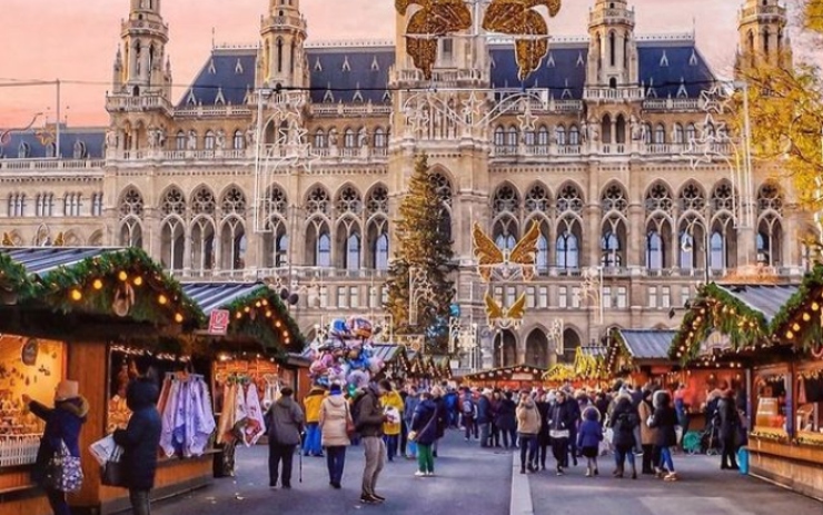 Na Dunaju imajo spet pravo božično pravljico, a samo za P in C