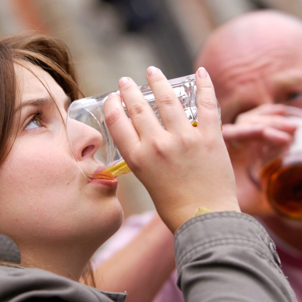 Koliko časa potrebujejo vaša jetra, da si opomorejo od alkohola?