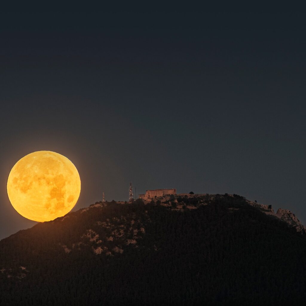 Mit ali resnica? Raziskave končno odgovarjajo, ali je ‘kriva’ polna luna