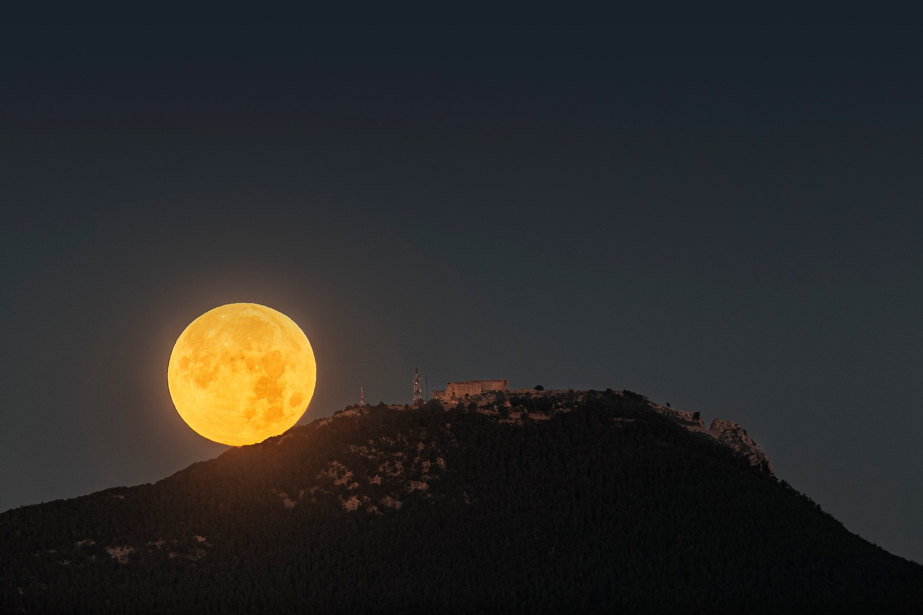 Mit ali resnica? Raziskave končno odgovarjajo, ali je ‘kriva’ polna luna