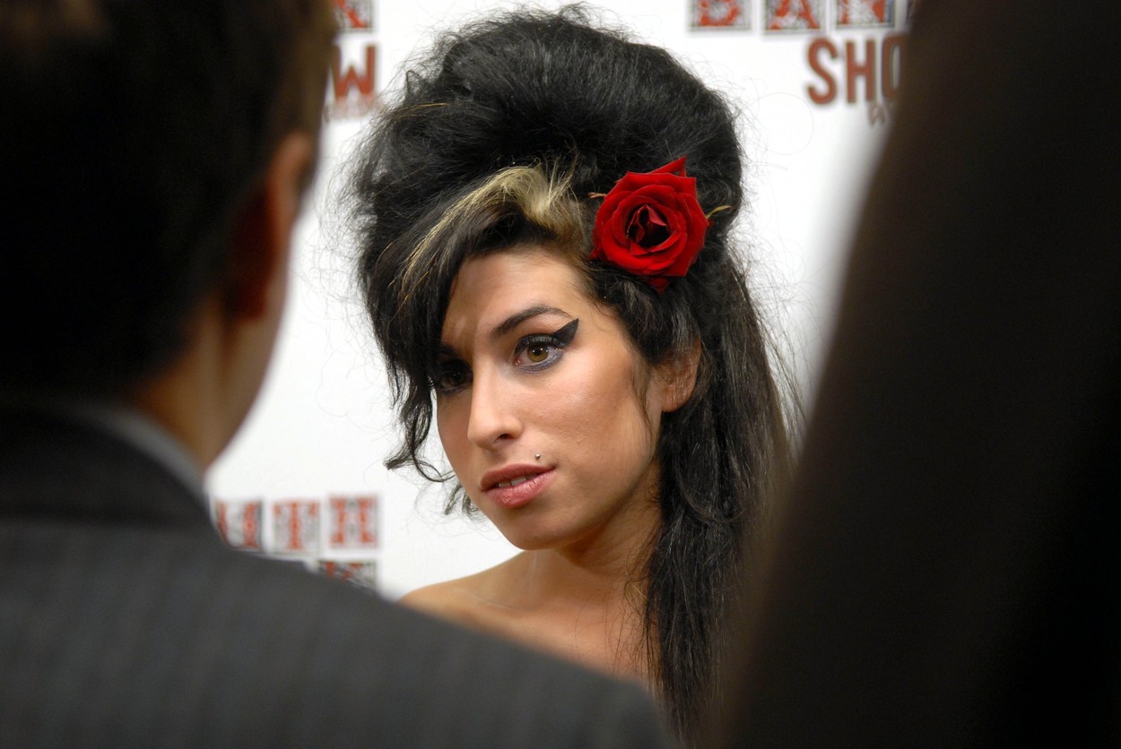 Neverjetna podobnost med Amy Winehouse in igralko, ki jo bo upodobila