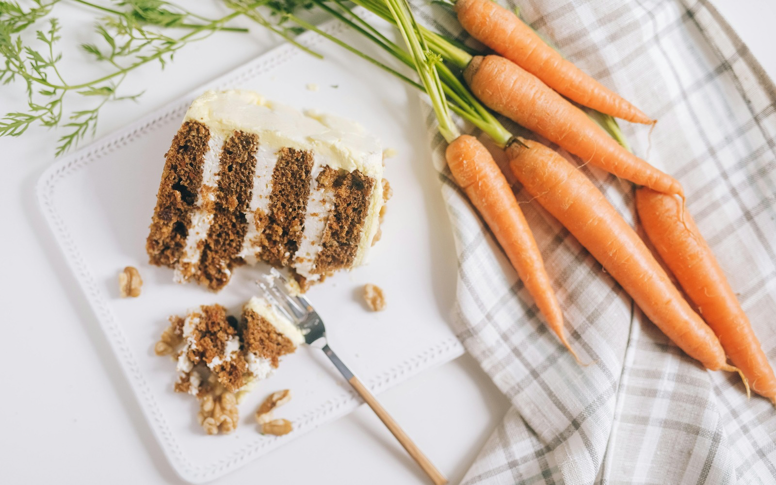 Preprosta korenčkova torta za začetek jeseni