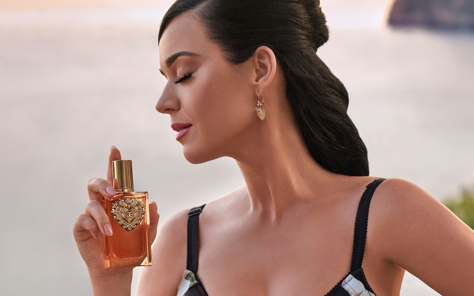 Očarljiva dišava, ki jo obožuje Katy Perry in prebuja čutno jesen