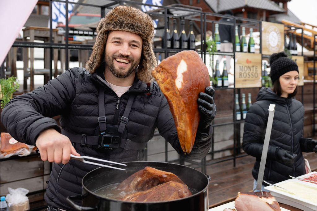 Filip Flisar med kuhanjem šunke