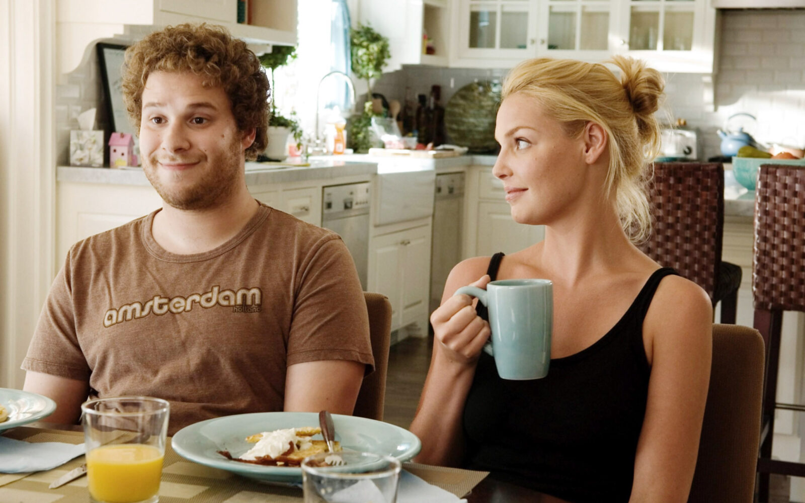 Katherine Heigl, Seth Rogen, film Knocked Up, sedita za mizo