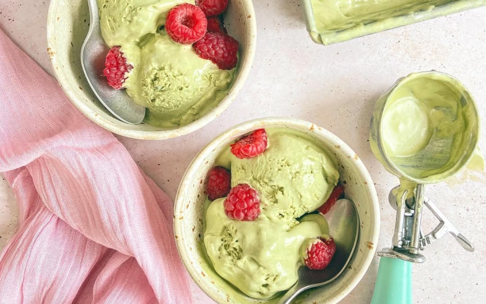 Enostaven recept za kremast in hranljiv matcha sladoled