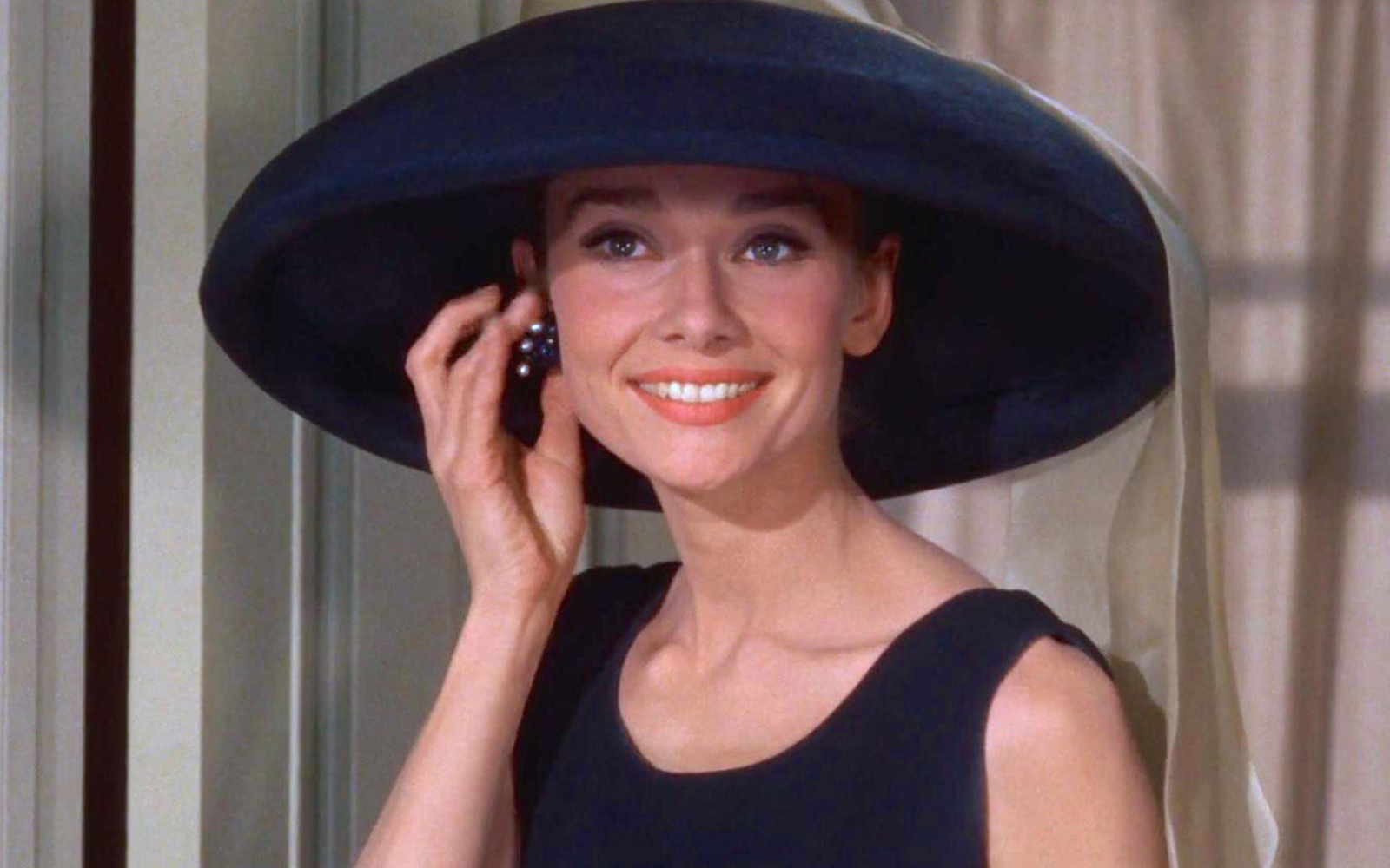 To je najljubši parfum Audrey Hepburn, ki ga obožujemo še danes
