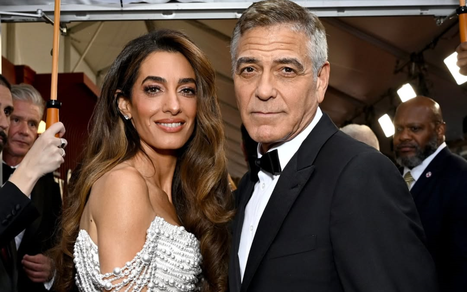 George in Amal Clooney na podelitvi nagrad Tony utišala govorice o ločitvi