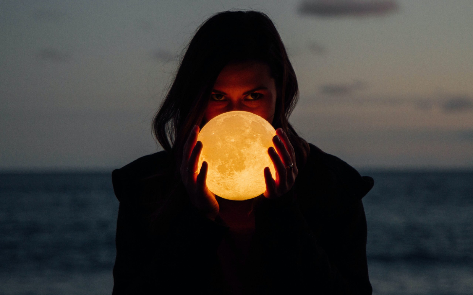 Ali polna luna dejansko vpliva na vaše počutje?
