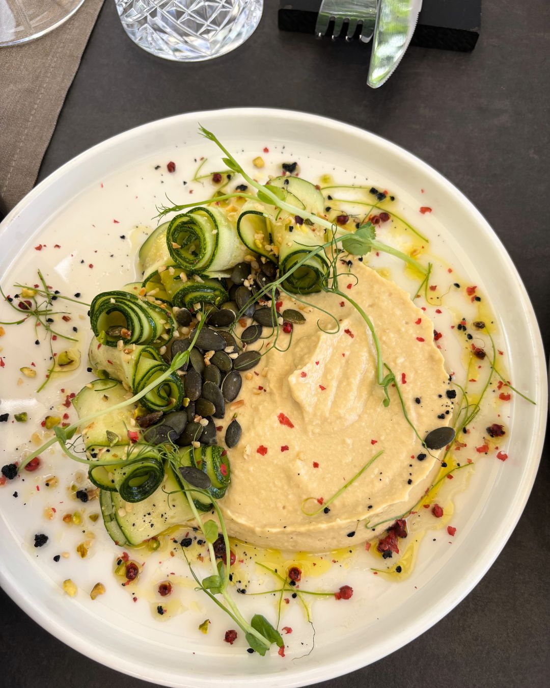 Restravracija, The restaurant, Ljubljana, okušanje, krožnik, humus z bučkami