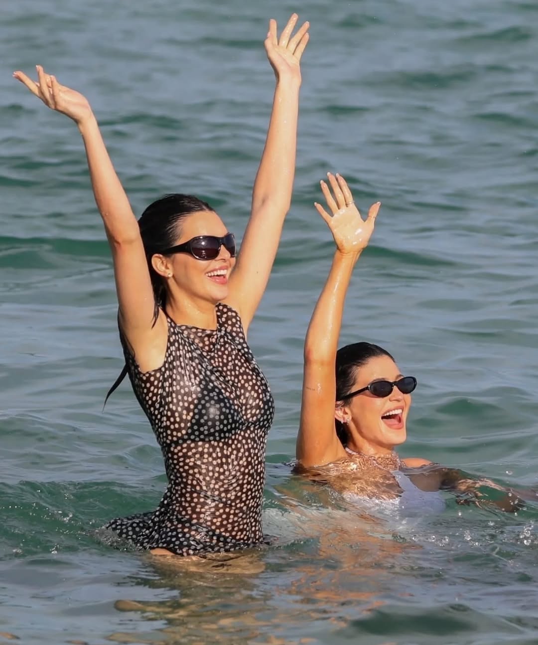 Jenner družina Kylie, Kendall v morju, pikce