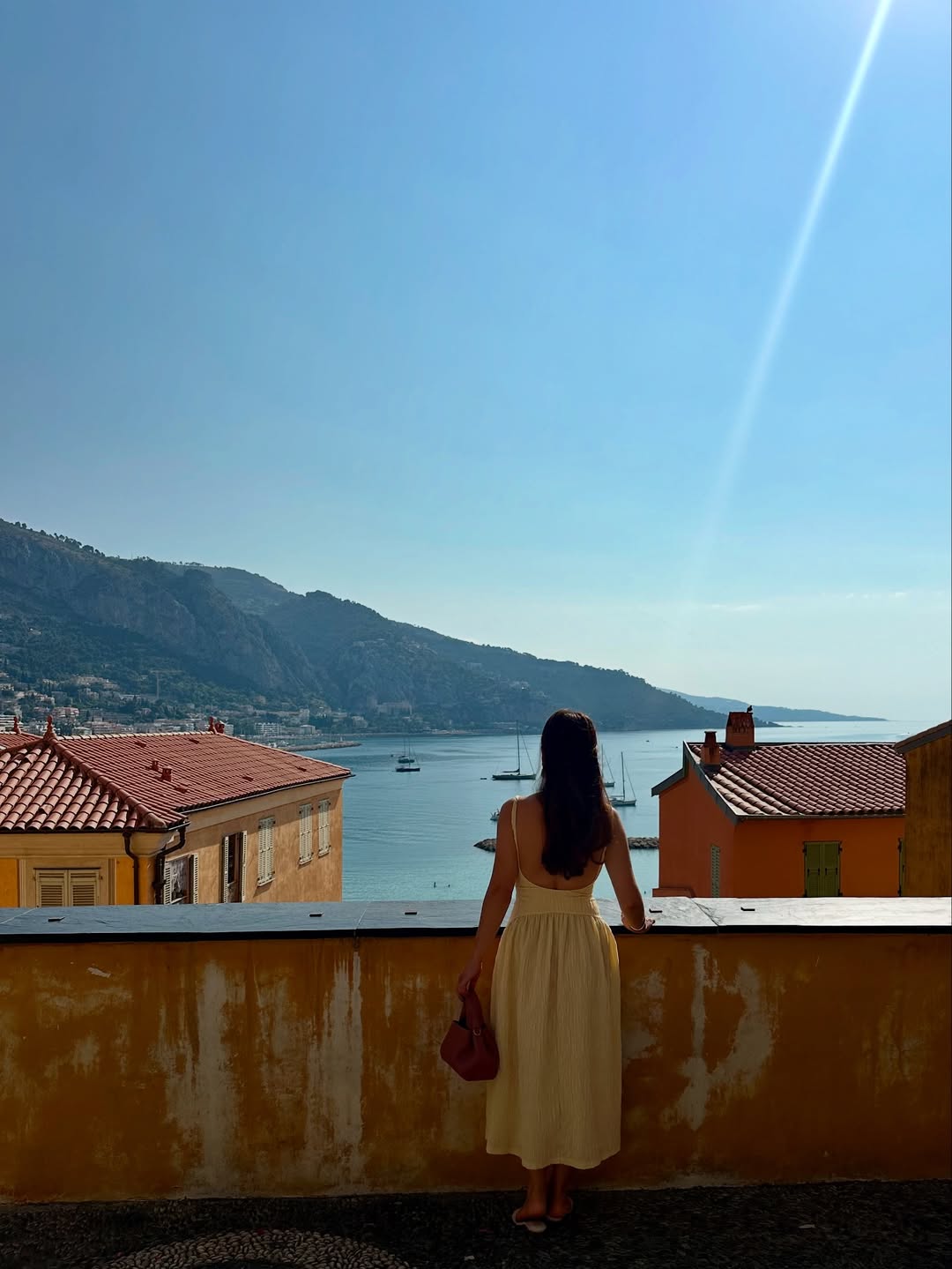 detajl barvitega mesta Menton na jugu Francije