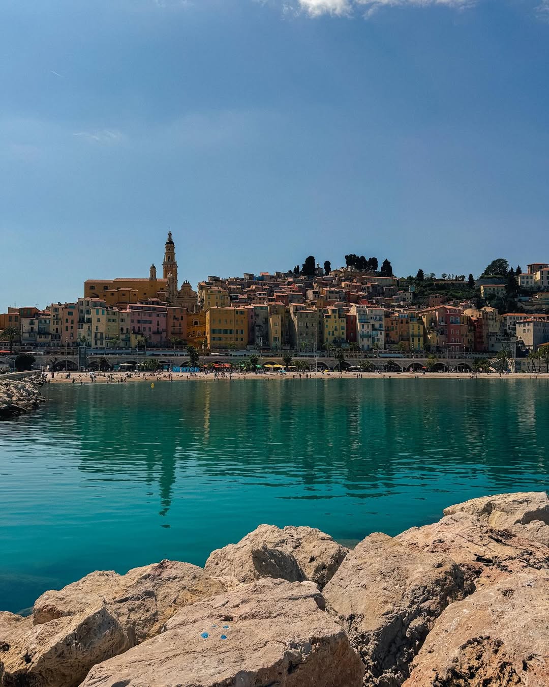 detajl barvitega mesta Menton na jugu Francije