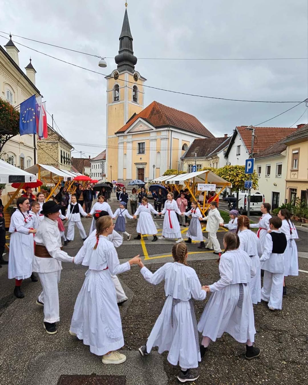 slovensko mesto s svojo specifično arhitekturo