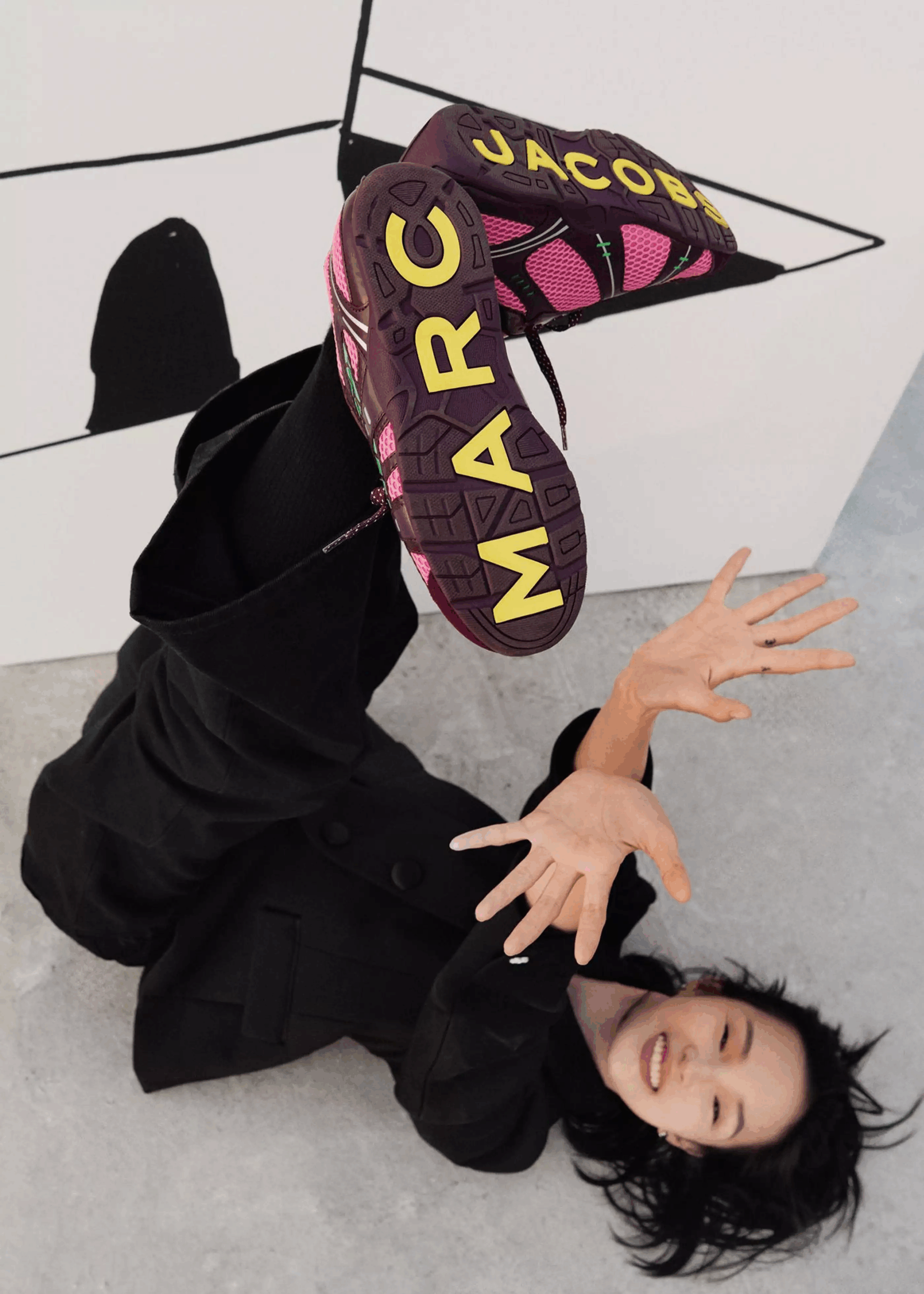 Model, ki nosi superge Marc Jacobs 72 Spring Sneaker