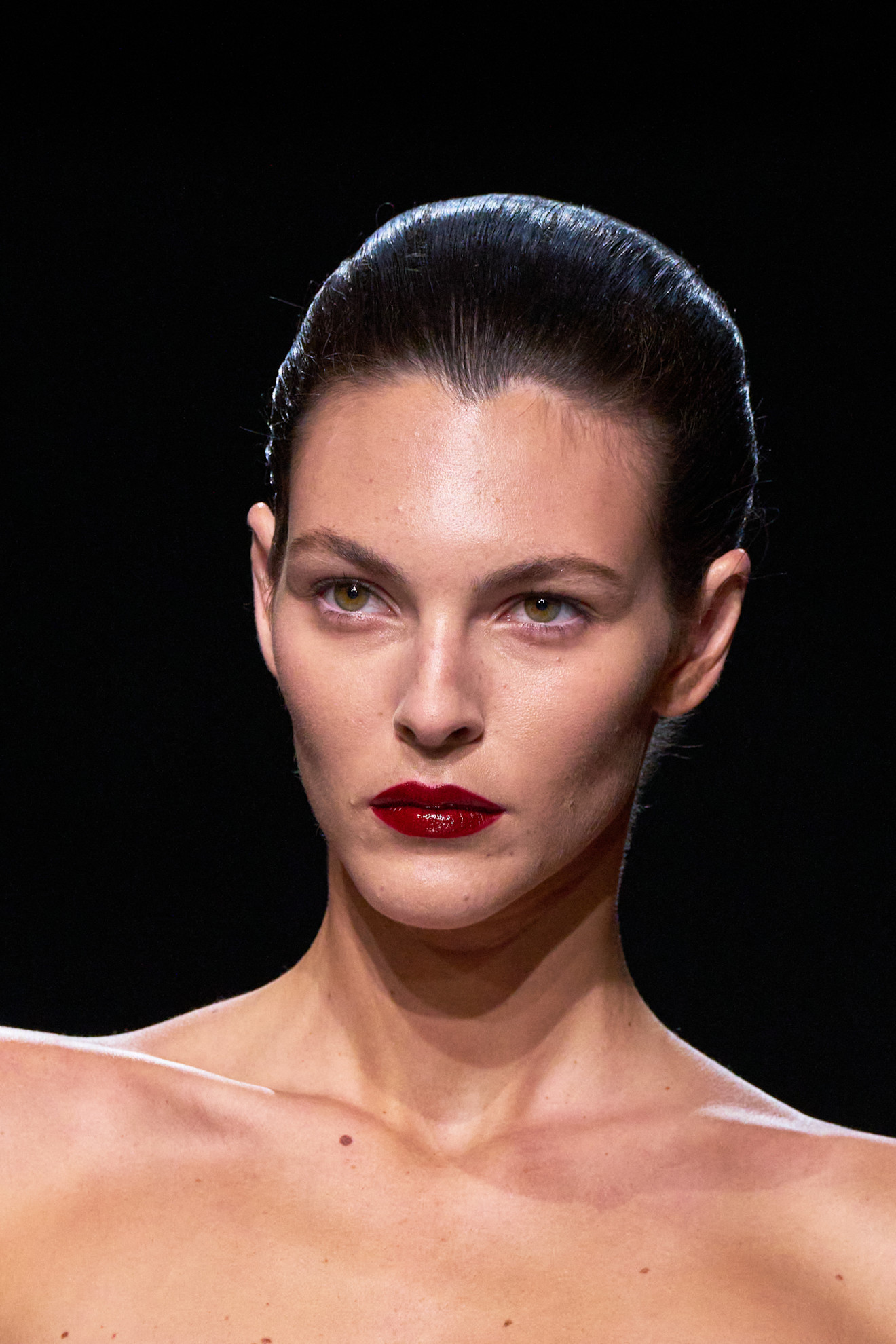 Manekenka na modni reviji Tom Ford jesen in zima 2025
