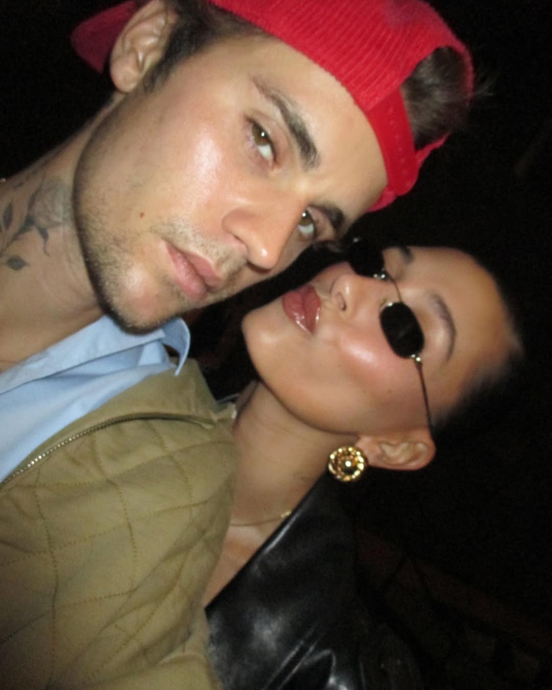 Justin in Hailey Bieber s kavo, ki delata selfie