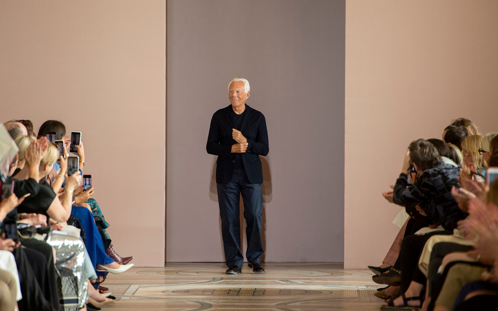 Umrl je legendarni modni oblikovalec Giorgio Armani
