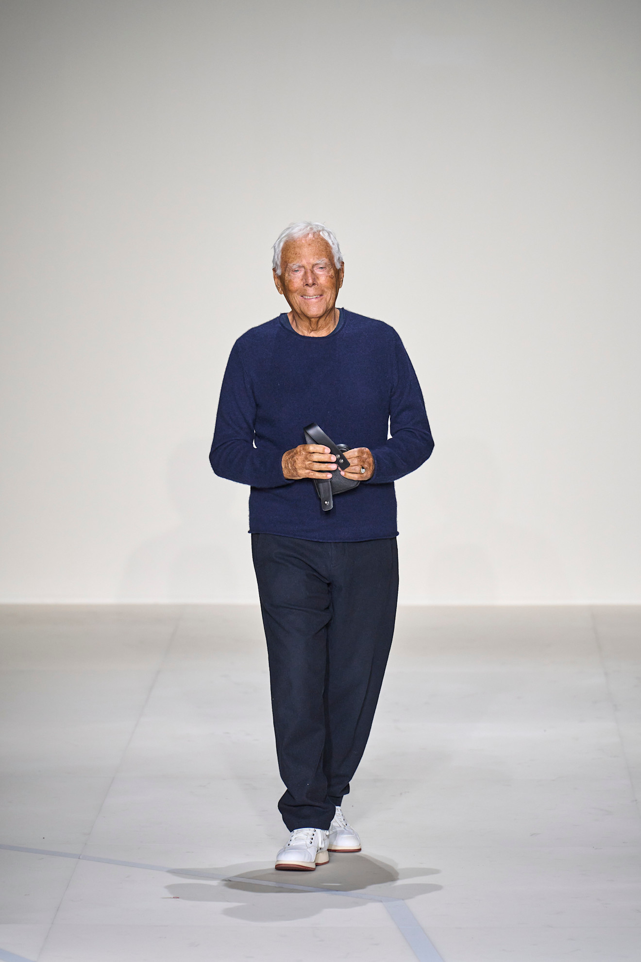 Modni oblikovalec Giorgio Armani na modni reviji