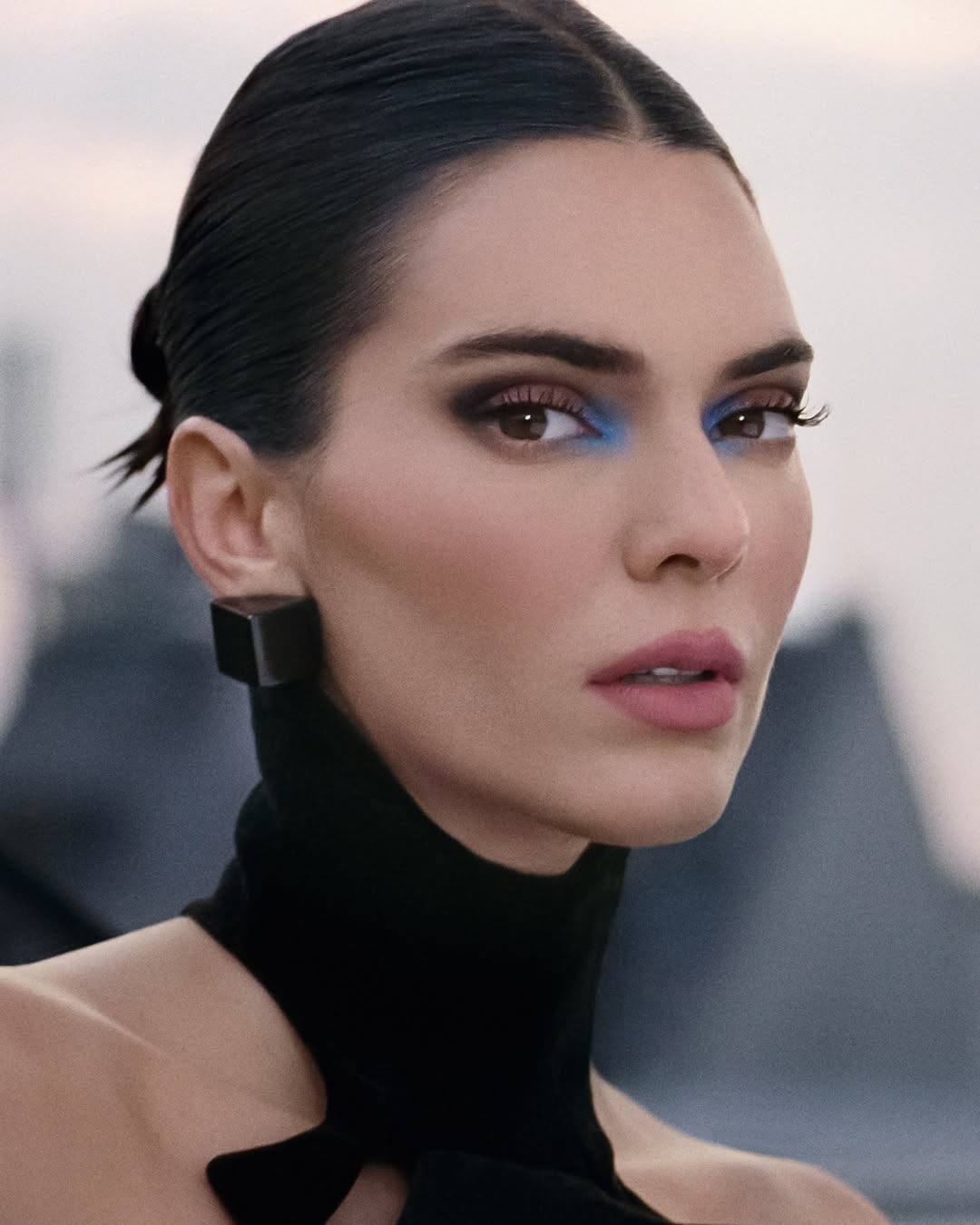 Kendall Jenner, ki je obraz ekskluzivne kolekcije ličil Mugler x L’Oréal Paris
