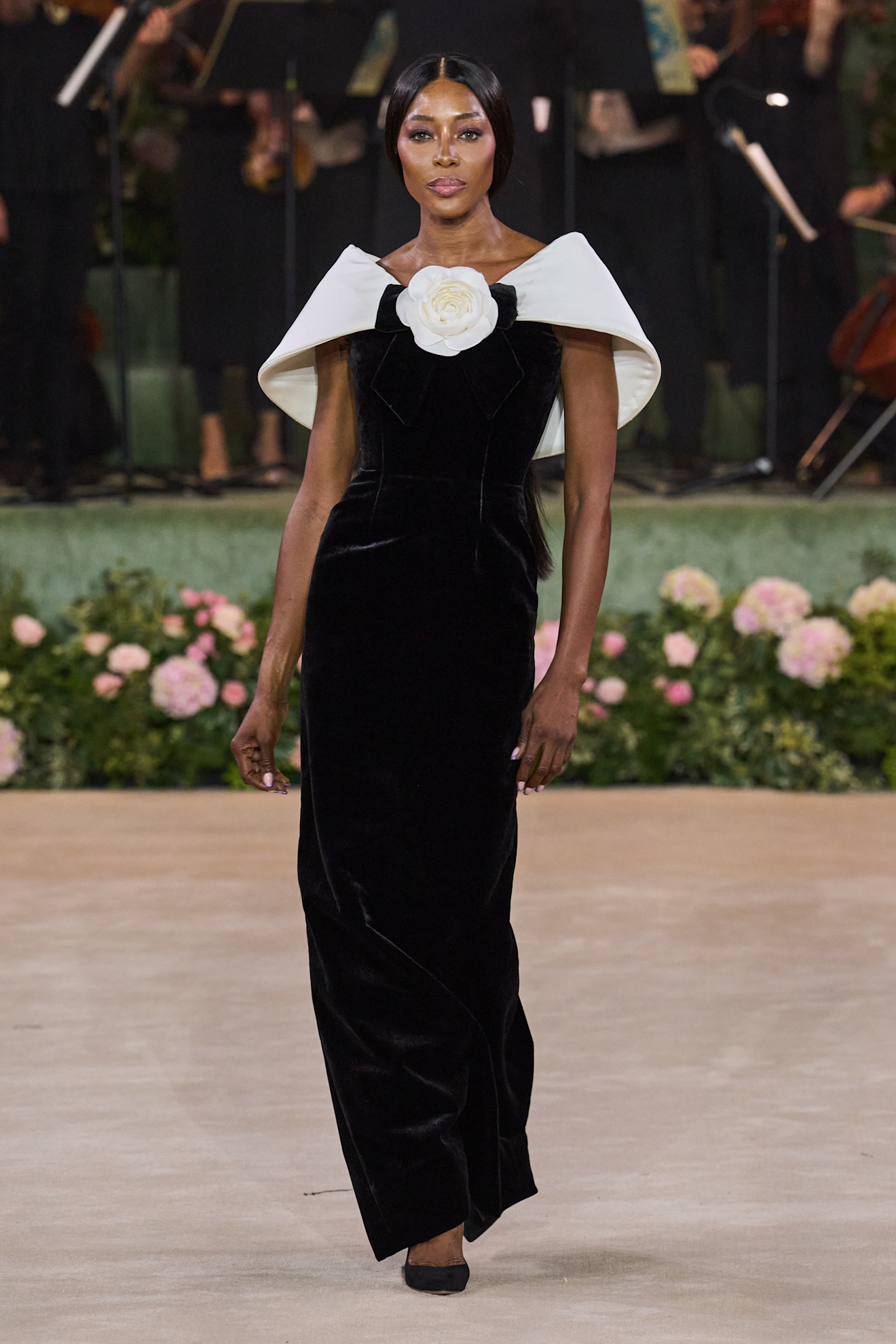 Naomi Campbell na Richard Quinn modni reviji na londonskem tednu mode