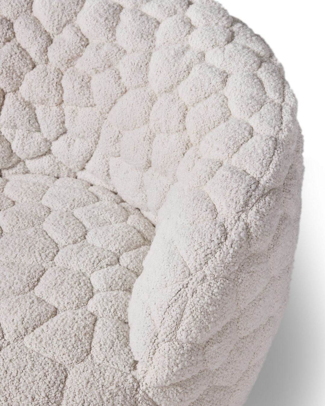 stol, ki ga je oblikoval Robbie Williams