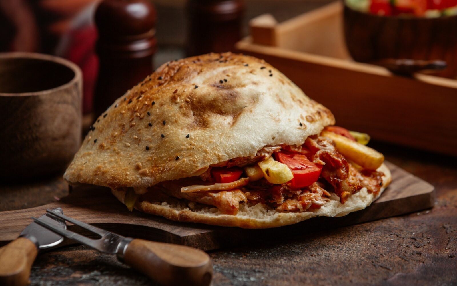 Viralni TikTok recept za domači kebab, ki ima skoraj 2 milijona ogledov