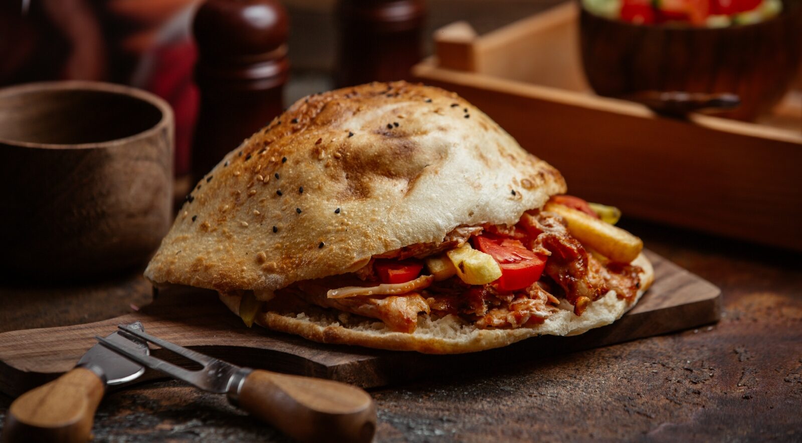 Viralni TikTok recept za domači kebab, ki ima skoraj 2 milijona ogledov