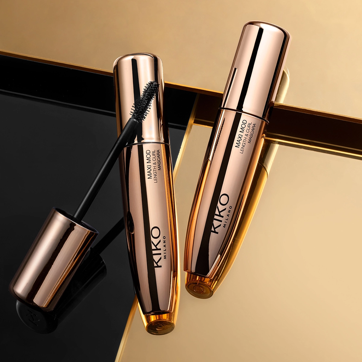 maskara za treplanice v zlati barvi na zlati podlagi