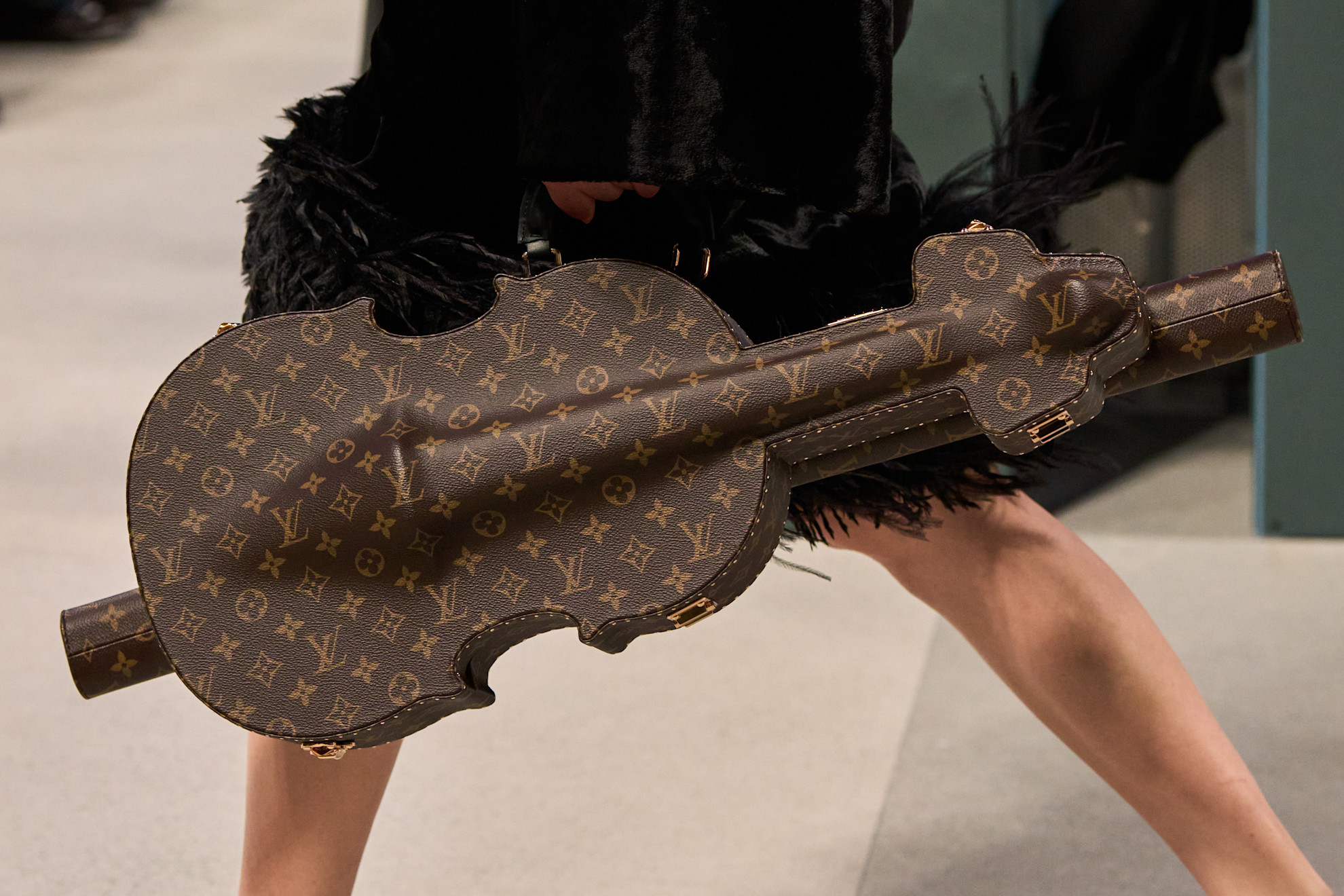 `Second hand` Louis Vuitton se pri nas prodaja kot za med!