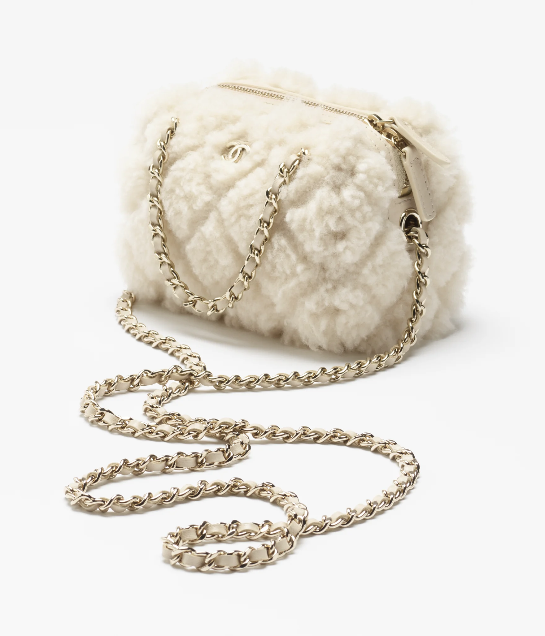 Chanel torbica z mehkim ovčjim kožuhom