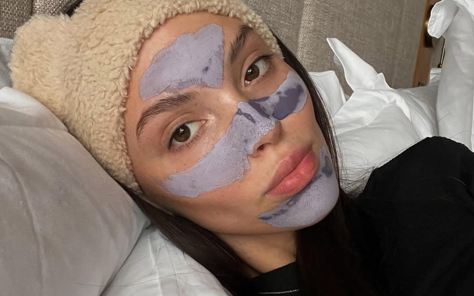 Zakaj vaša koža v hladnih mesecih potrebuje glineno masko?