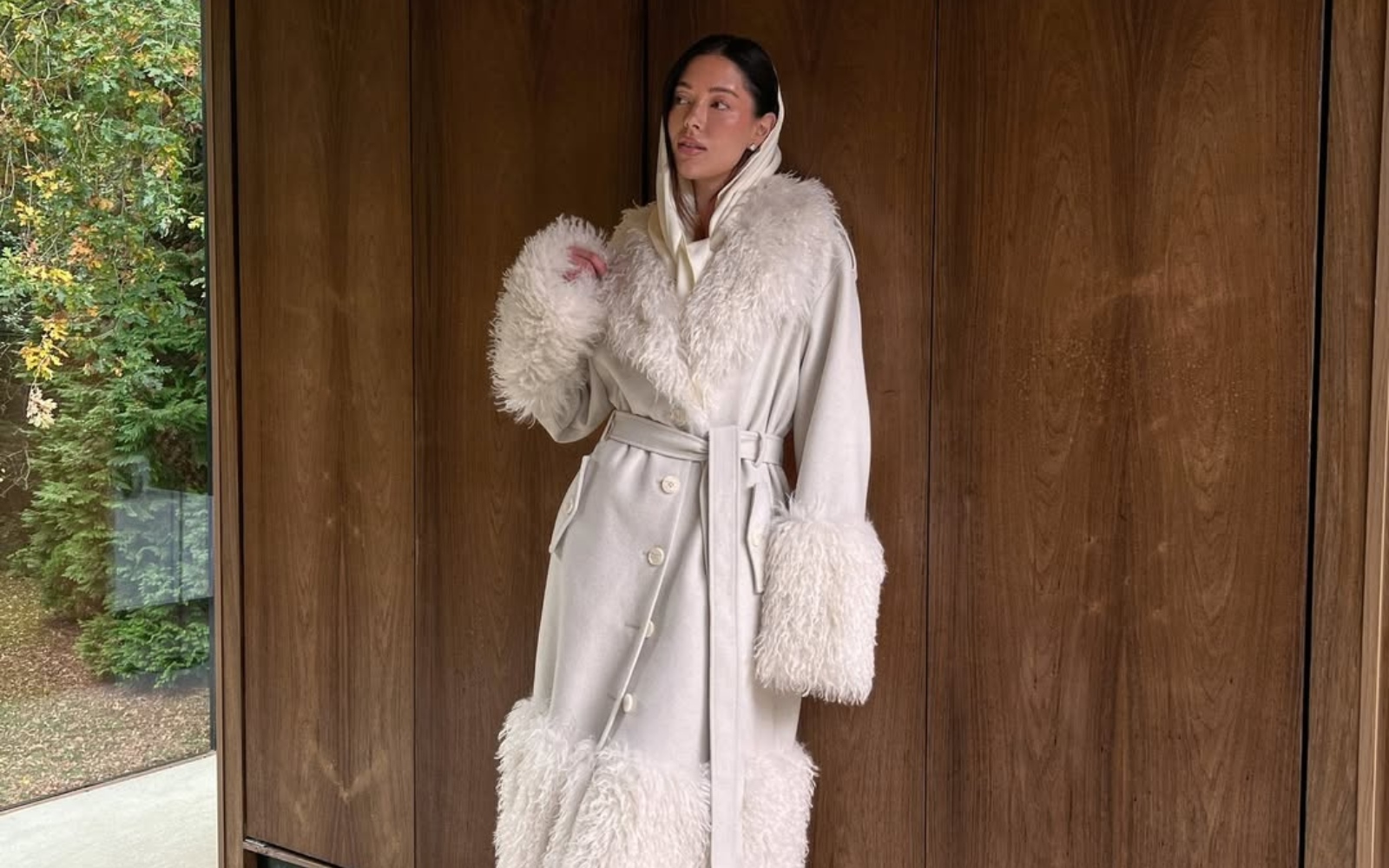 Zimski “must-have”: plašči z detajli iz umetnega krzna