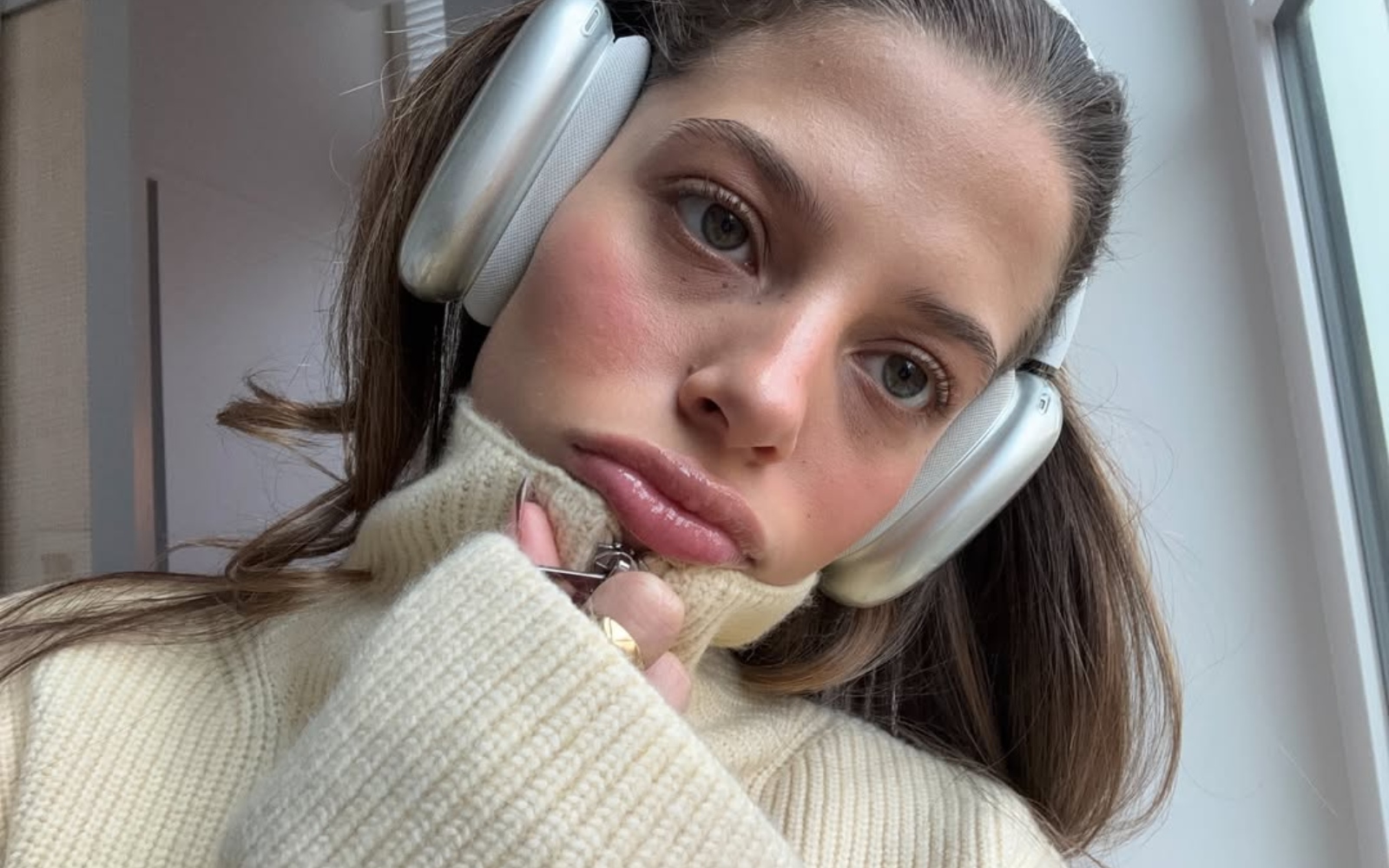 Če želite lepe ustnice pozimi, ne pozabite na ta izdelek (in to ni balzam)