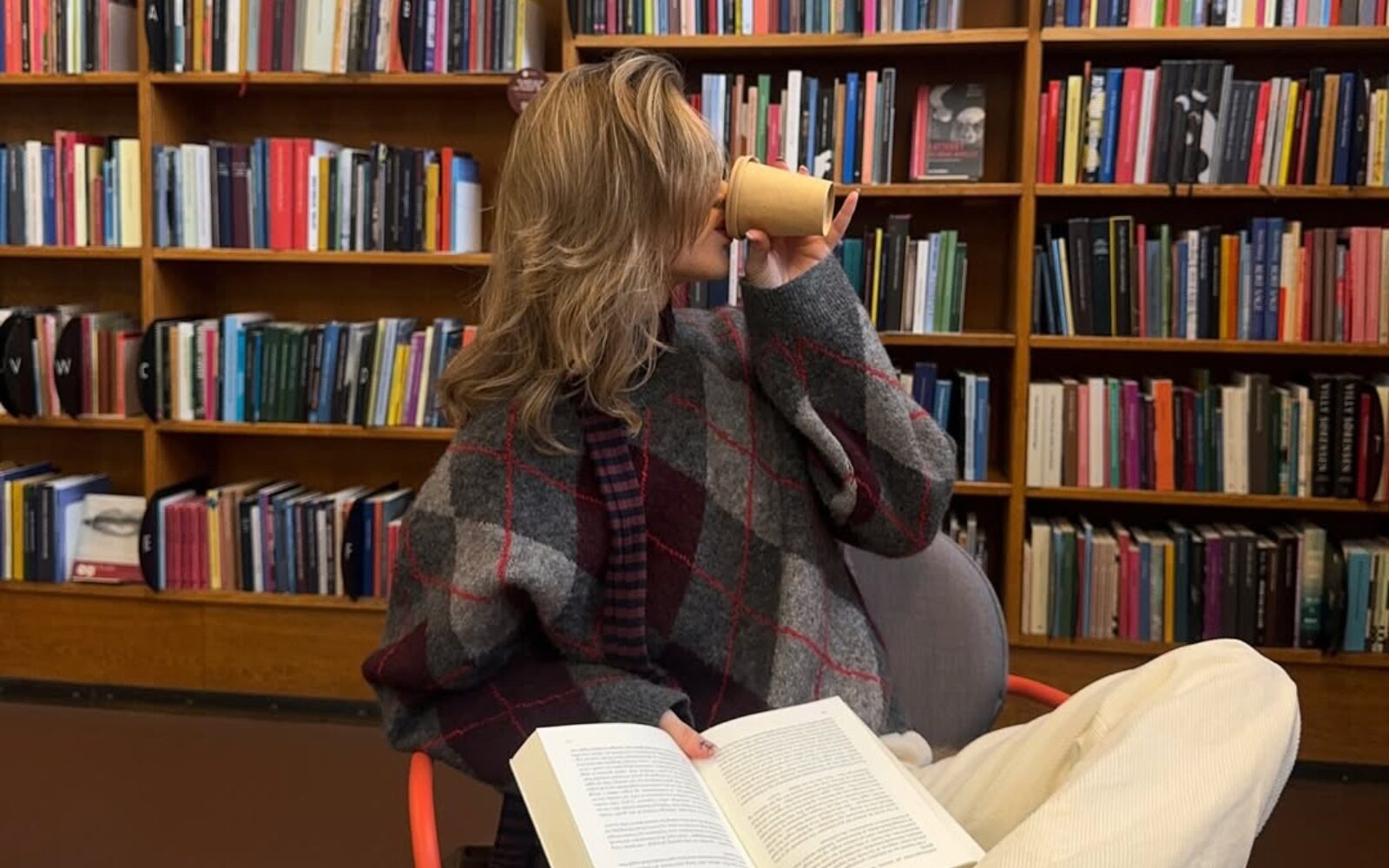 Vse modne navdušenke nosijo trend, ki je ne dolgo nazaj veljal za zastarelega