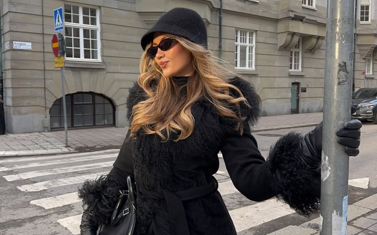 Šik alternativa kapam, ki jo modne poznavalke letošnjo zimo obožujejo