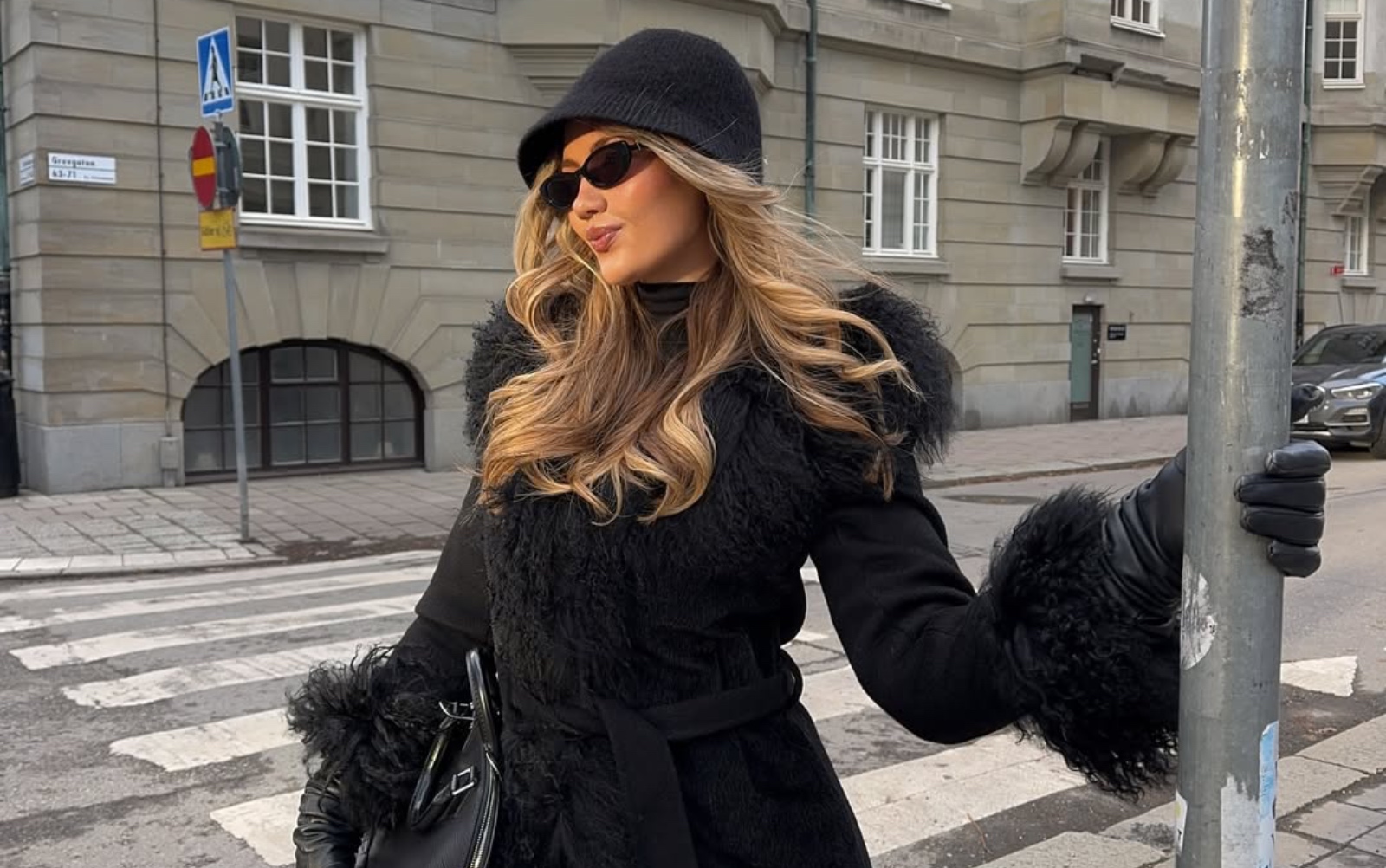 Šik alternativa kapam, ki jo modne poznavalke letošnjo zimo obožujejo