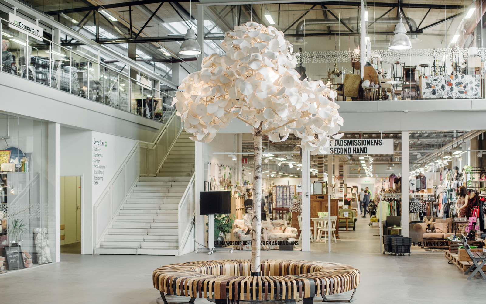 Prvi “second hand” nakupovalni center podira rekorde