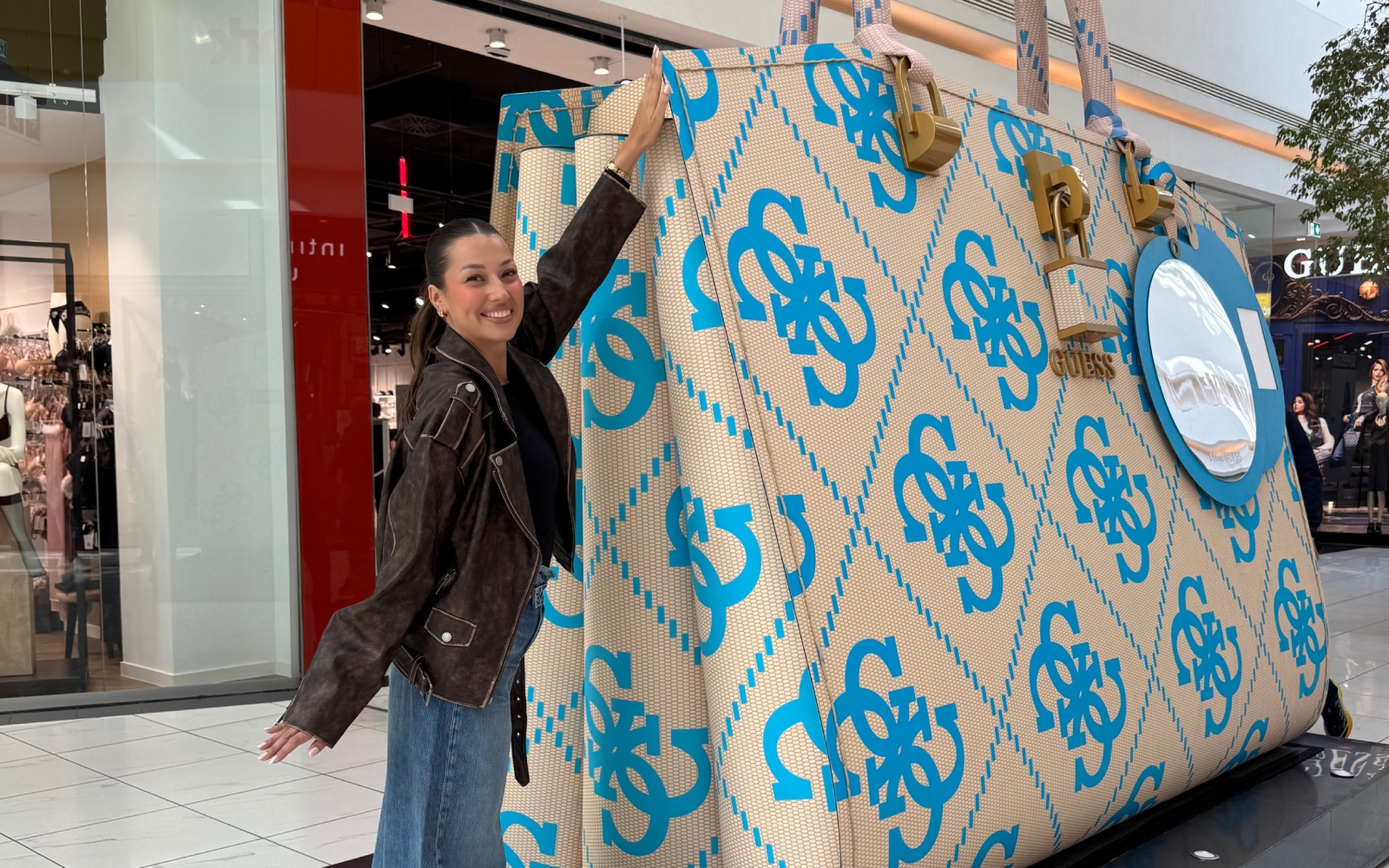 To je največja torbica, kar smo jih videli v živo!