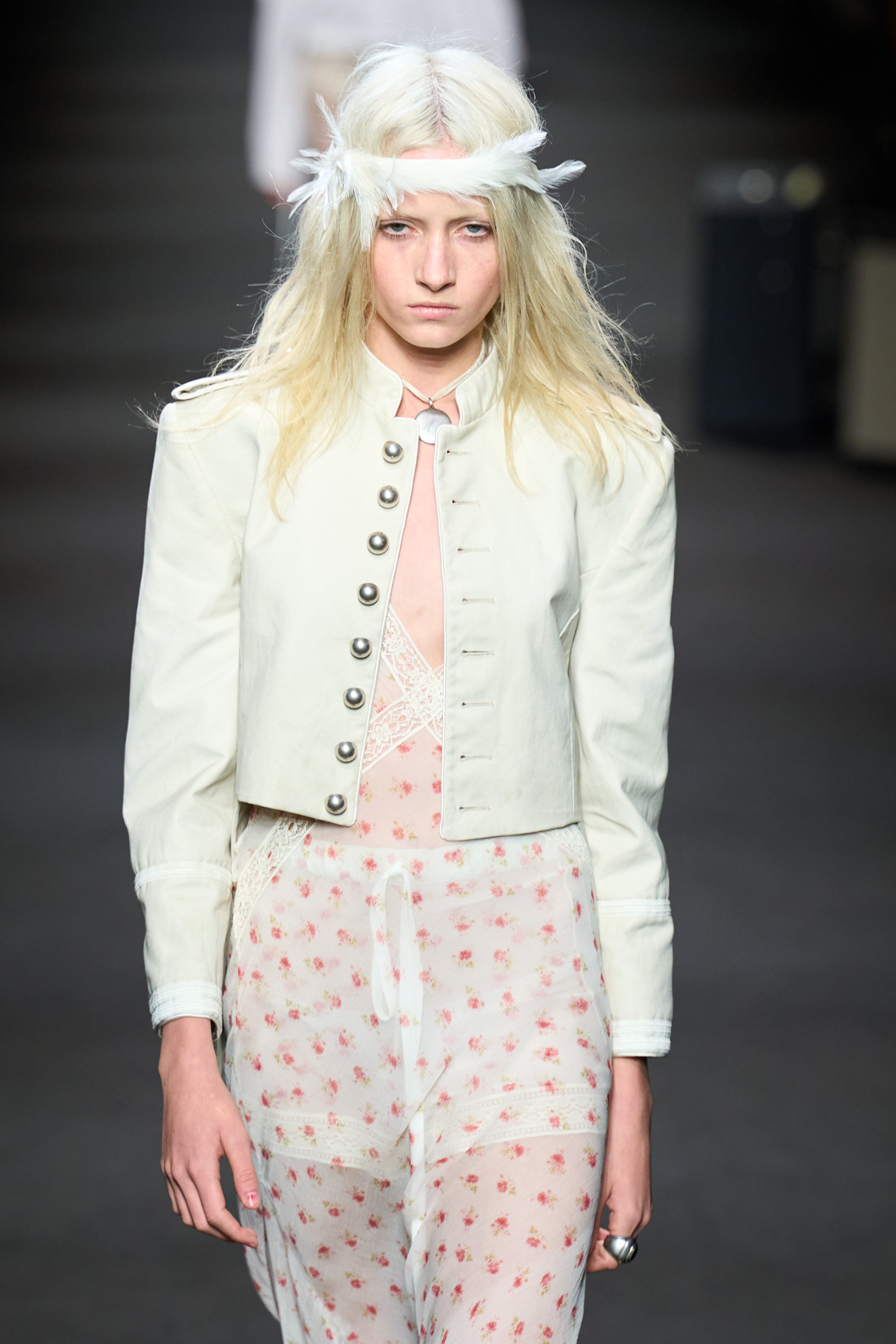 vojaška jakna na pisti