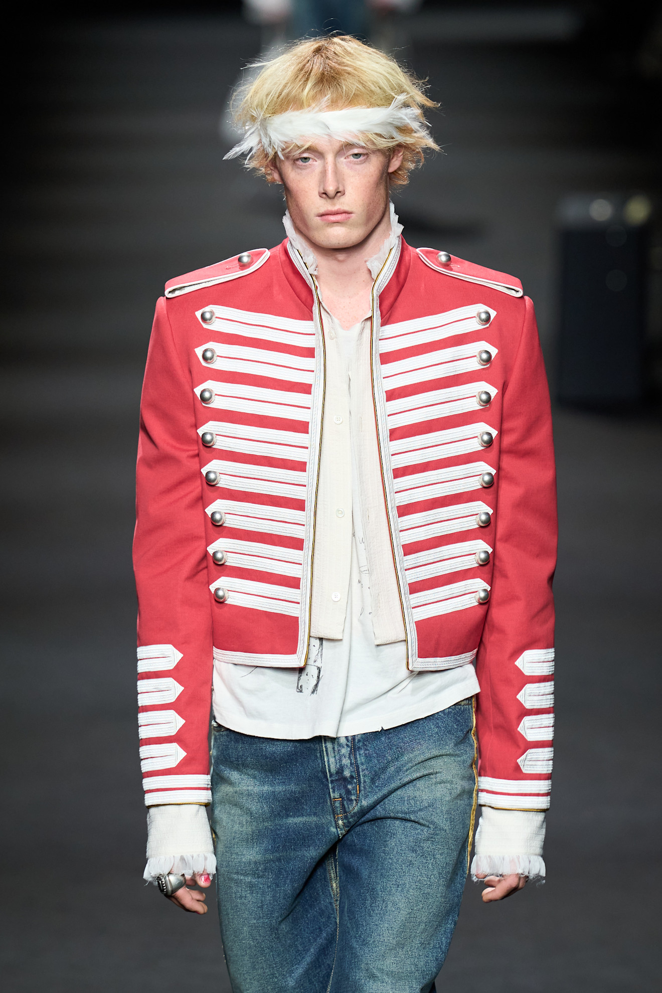 vojaška jakna na pisti