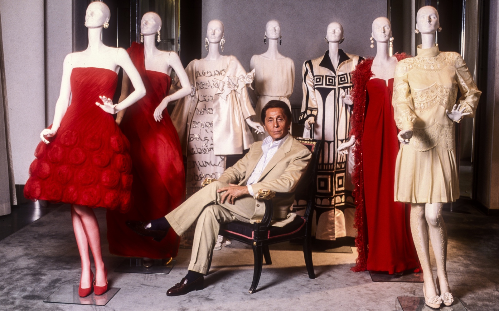 Umrl je legendarni italijanski modni oblikovalec Valentino Garavani