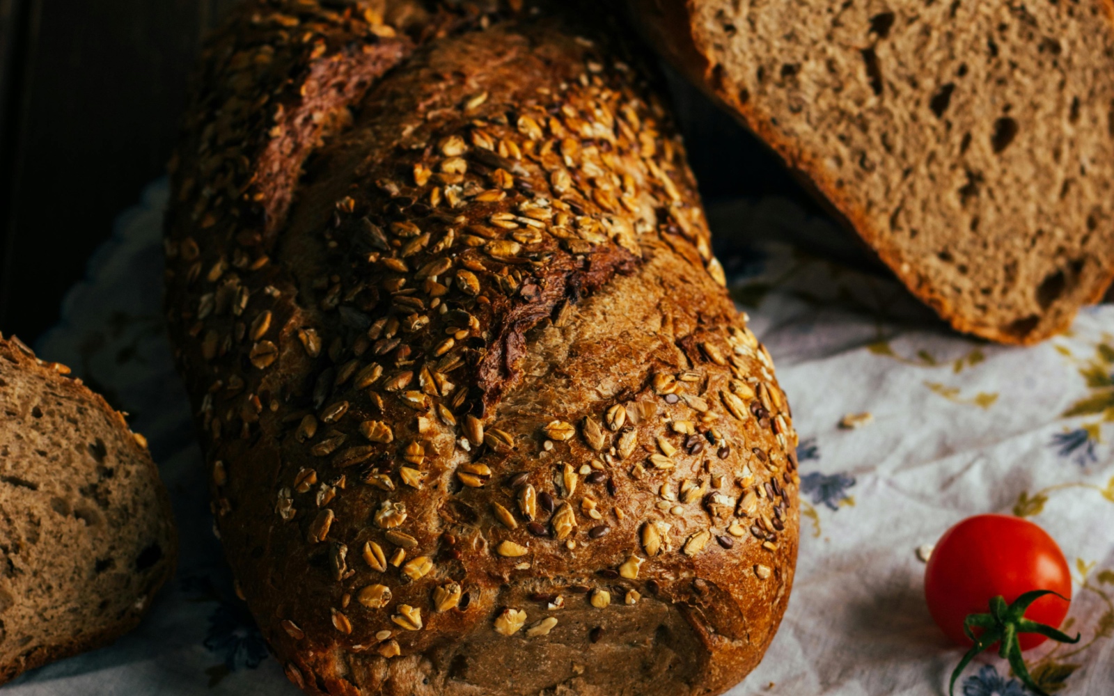 Beljakovinski kruh, ki bo navdušil vse, ki želite jesti bolj uravnoteženo
