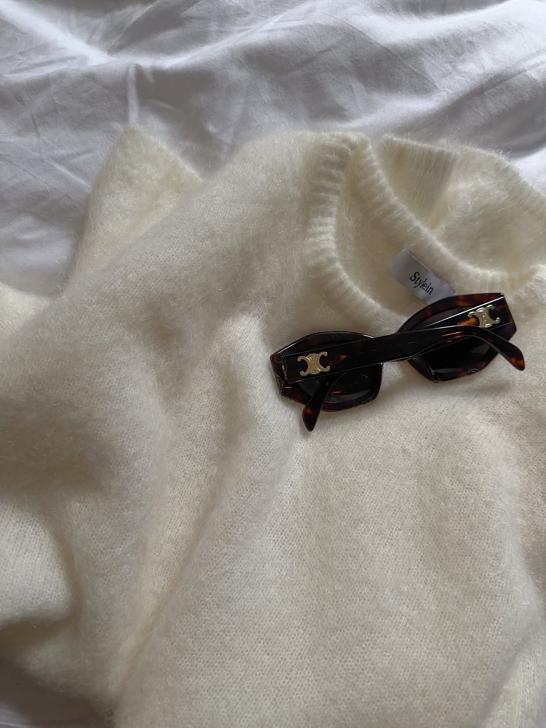 Pulover in sončna očala