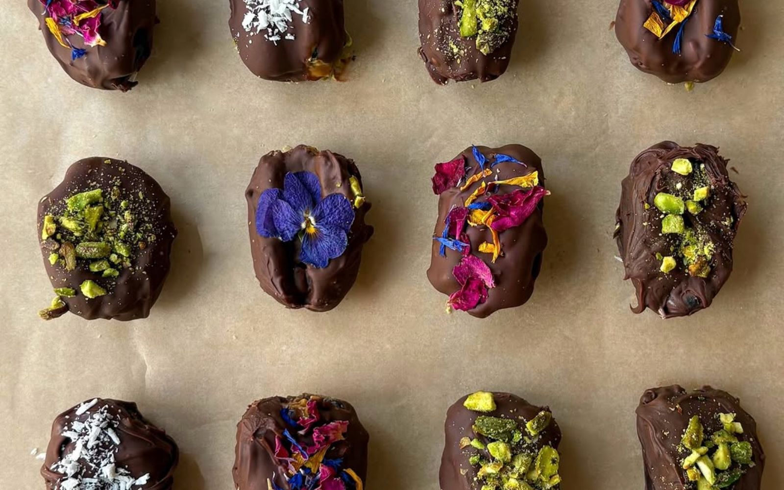 Ta lepa sladica iz datljev vas bo navdušila