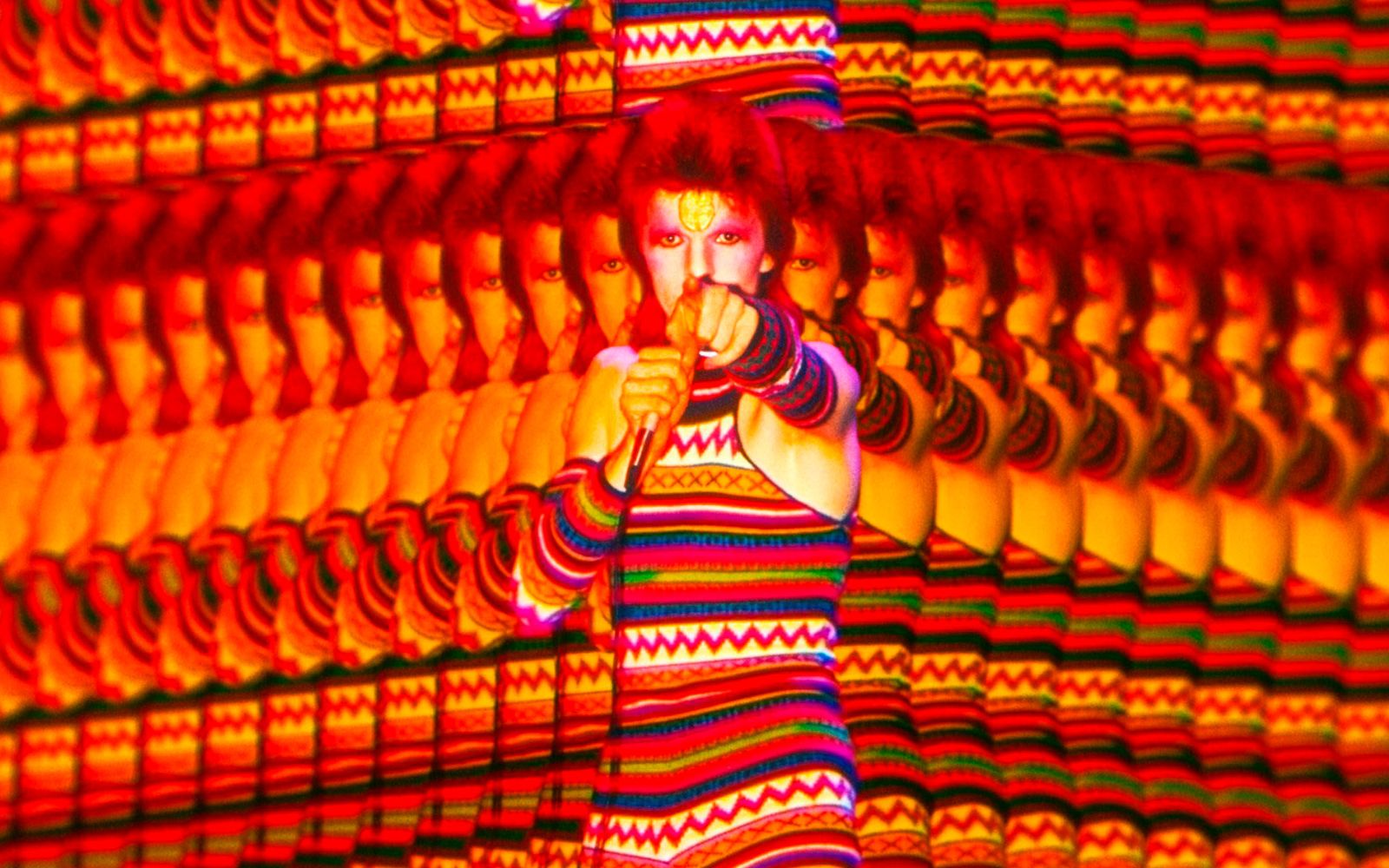 Psihedelični dokumentarec, ki raziskuje vesolje Davida Bowieja