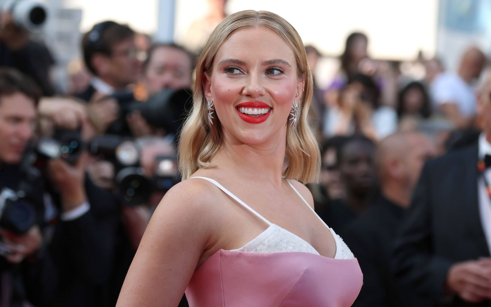 Kaj imata skupnega Scarlett Johansson in Maribor? Stil, ki odpira vrata