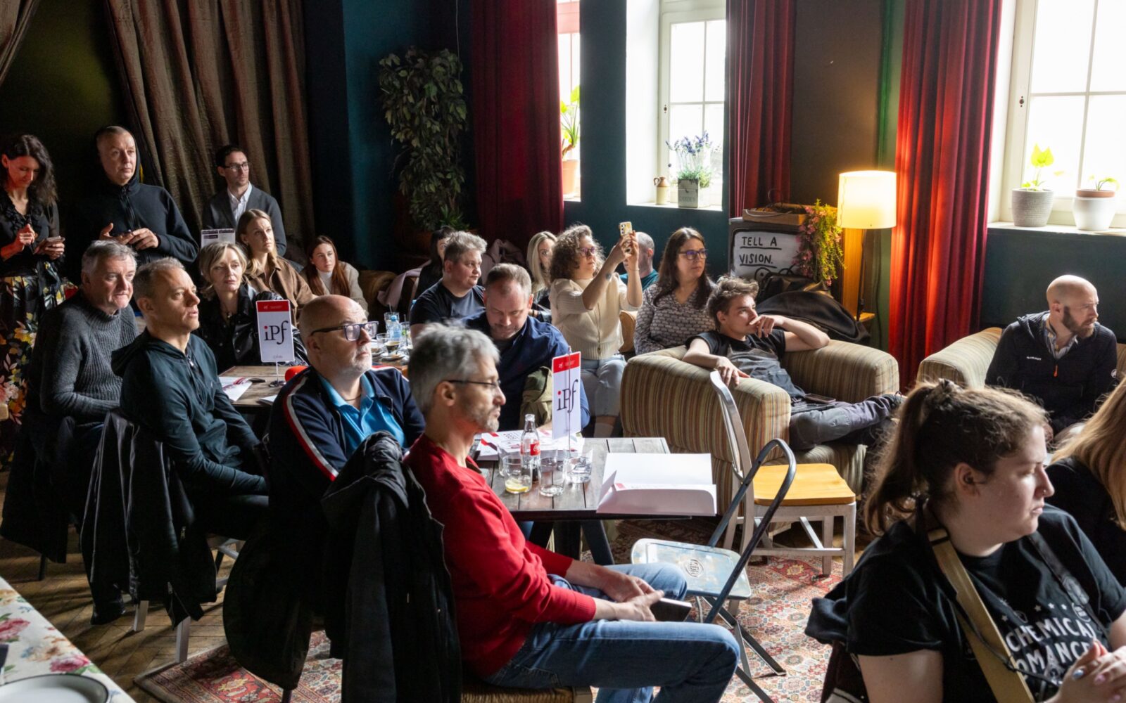 NAJVEČKRAT PREDVAJANA GLASBENA DELA V RADIJSKIH IN TELEVIZIJSKIH PROGRAMIH V LETU 2025.