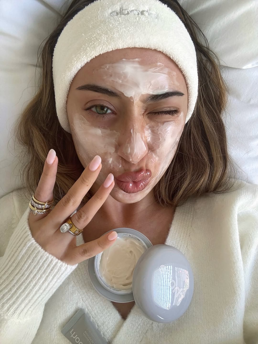 Ženska, ki dela selfie