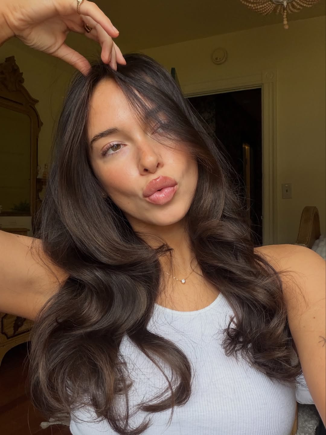 Ženska, ki dela selfie